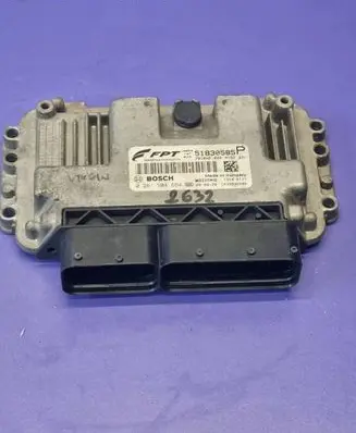 Alfa Romeo Mito Engine control unit/module 51830585 0261S04664