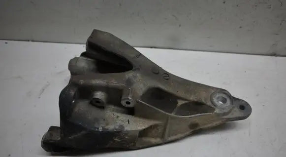 Volkswagen Transporter - Caravelle T5 Engine mounting bracket 7E0199370
