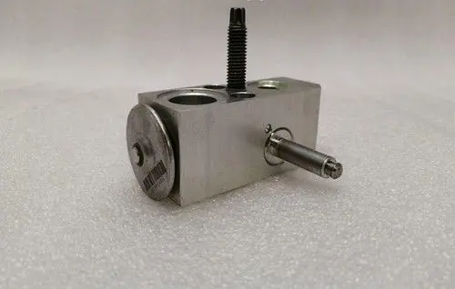 Tesla Model 3 Brake central valve 110187800A