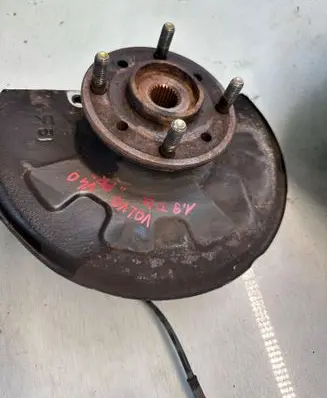 Volvo S40, V40 Front wheel hub spindle knuckle 231132