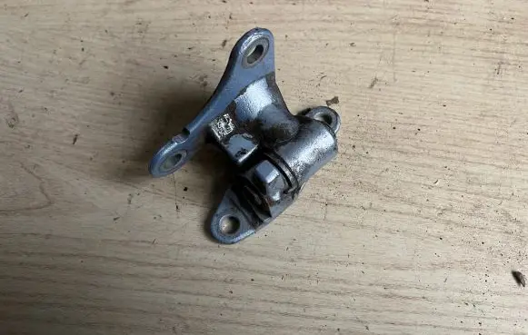 Mitsubishi Colt Rear door lower hinge