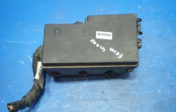 Ford Focus Fuse box set AV6T-14A067-AC 061545