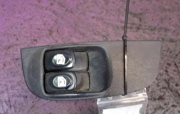 Renault Megane II Quarter vent window switch 8200181695