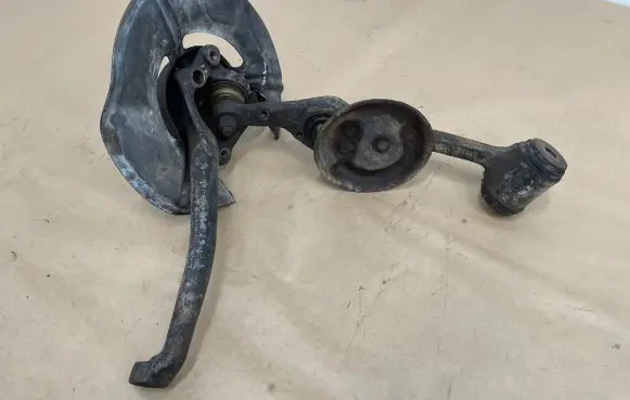 Mercedes-Benz 380 560SEC C126 Front wheel hub spindle knuckle 23RG41CR