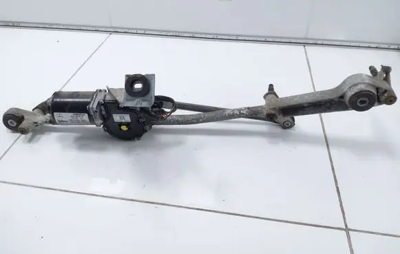 Mercedes-Benz B W245 Front wiper linkage and motor A2469065900