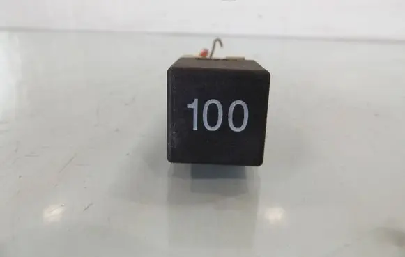 Volkswagen Polo IV 9N3 Other relay 7M0951253A