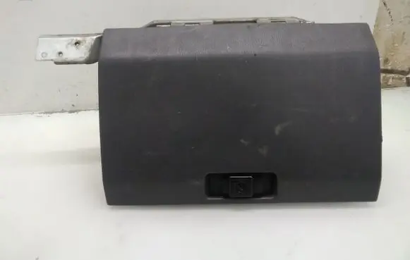 Mitsubishi Pajero Glove box