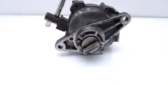Mitsubishi Outlander Vacuum pump