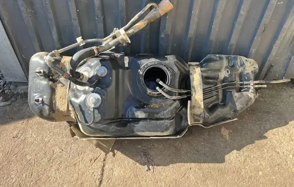 Toyota Hilux VIII Fuel tank