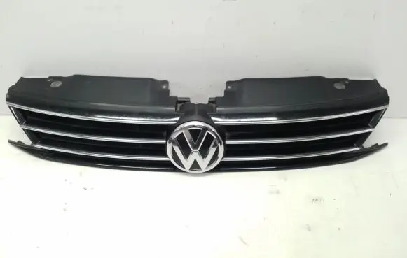 Volkswagen Jetta VI Front bumper upper radiator grill 3G0853601B