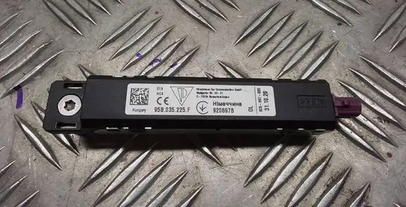 Porsche Cayenne (9Y0 9Y3) Aerial antenna amplifier 95B035225F
