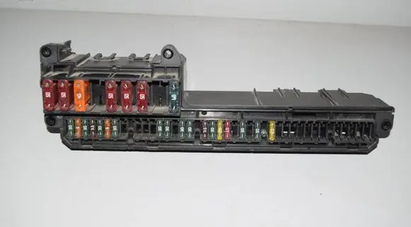 BMW 5 E60 E61 Fuse module 6932452