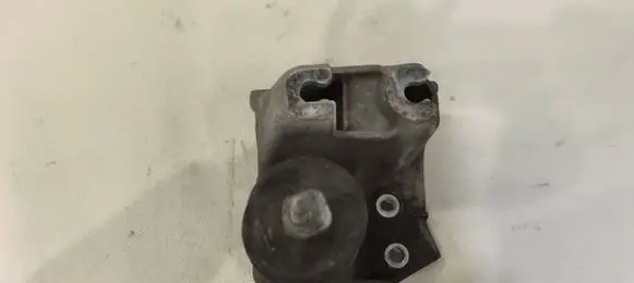 Subaru Outback (BS) Engine mount bracket