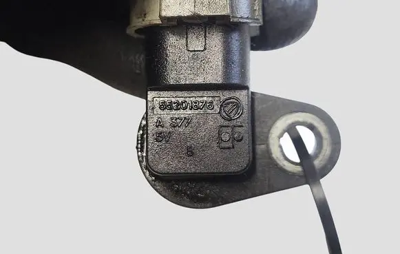Opel Insignia A Camshaft position sensor 55201876