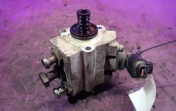 Audi A3 S3 8P Fuel injection high pressure pump 0261520026