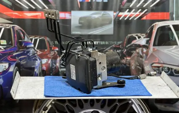 BMW 7 F01 F02 F03 F04 ABS Pump 6777698