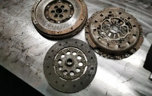 Audi A4 S4 B7 8E 8H Clutch set kit 06D105266A 06D141031