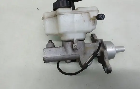 Volkswagen Golf Plus Master brake cylinder 0204Y24052