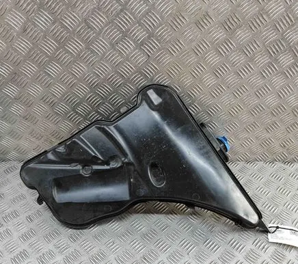 BMW 8 G14 Windshield washer fluid reservoir/tank 7435336 7435337