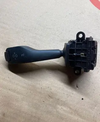 BMW 5 E39 Indicator stalk 8363668K 0110401025