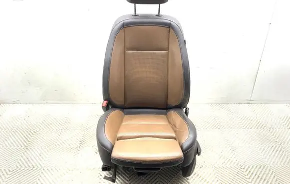 Opel Zafira C Front driver seat 