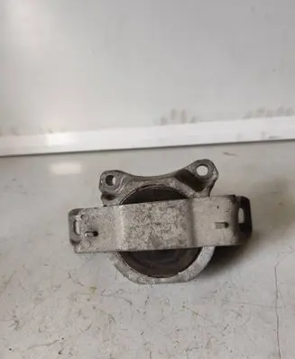 Ford Focus Engine mount bracket 4M516F012D