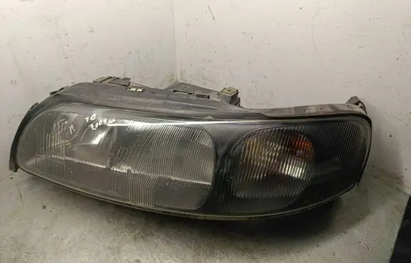 Volvo V70 Headlight/headlamp 8693567