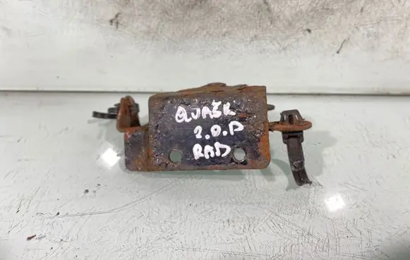 Radiator mount bracket