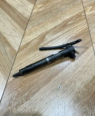 Mercedes-Benz Vito Viano W639 Fuel injector A6510704987 8P320Y8J66