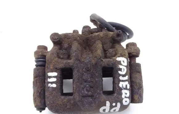 Mitsubishi Pajero Front brake caliper