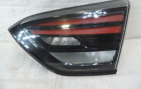 Tailgate rear/tail lights