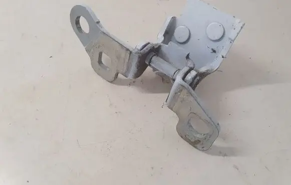 Renault Clio III Rear door upper hinge