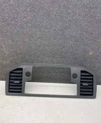 Man TGE 1gen Radio/GPS head unit trim 7C0857038 37700002