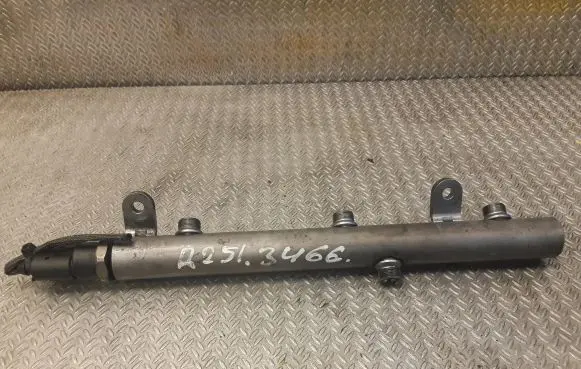 Mercedes-Benz R W251 Fuel main line pipe 6420700695 A6420700695