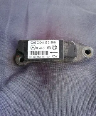 Mercedes-Benz C W203 Airbag deployment crash/impact sensor 0018204426