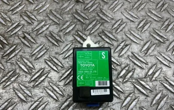 Toyota Auris 150 Door control unit/module 8974002010