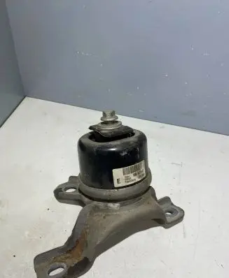 Volvo V70 Engine mount bracket 8G9N6F012BB G2517002