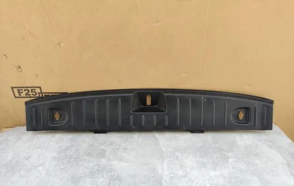 Trunk/boot sill cover protection