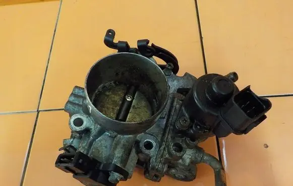 Mitsubishi Pajero Throttle body valve 