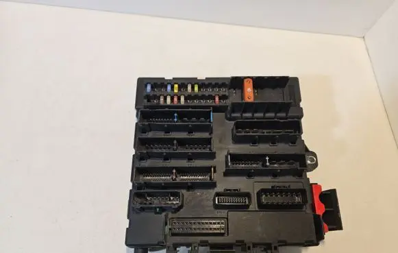 Opel Vectra C Fuse module 13189926