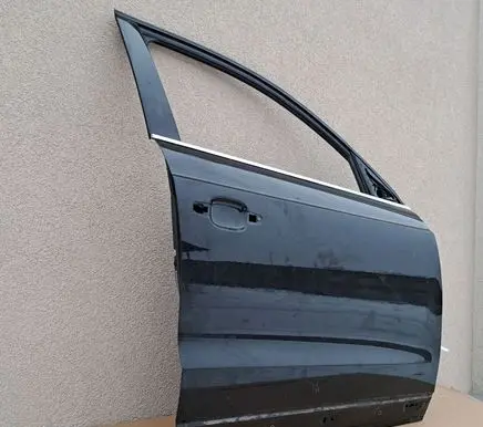 Audi Q3 F3 Front door