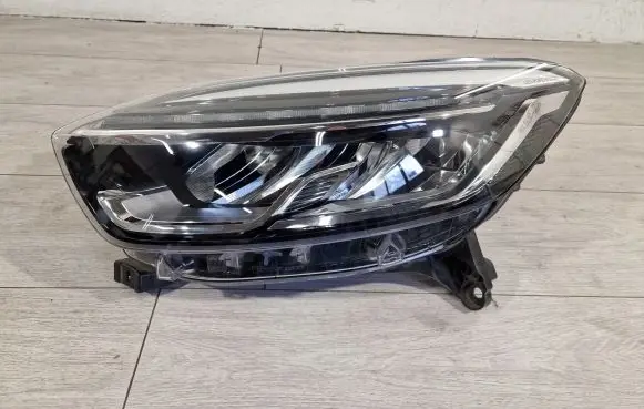 Renault Captur Headlight/headlamp 260606152R