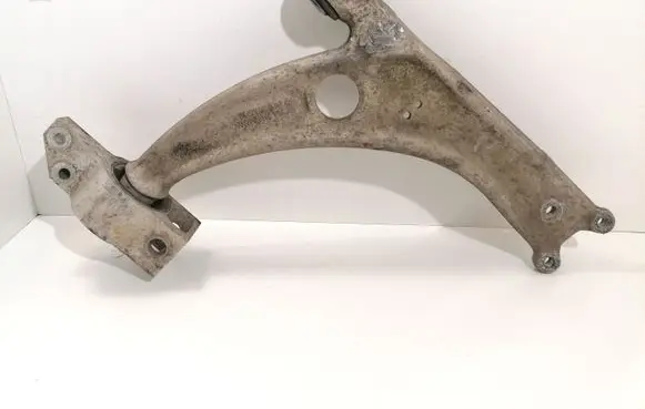 Volkswagen PASSAT B6 Front lower control arm/wishbone 3C0407153B