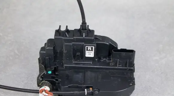 Nissan Micra Front door lock
