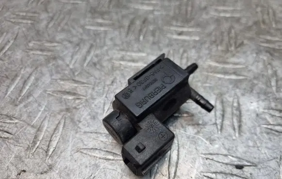 BMW 1 E81 E87 Vacuum valve 1742712 72234100