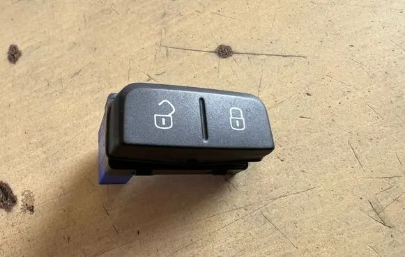 Central locking switch button