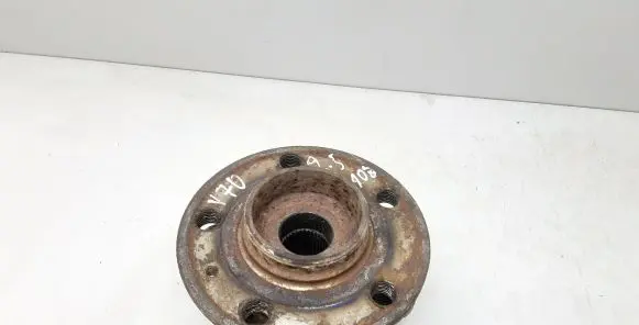 Volvo V70 Front wheel hub