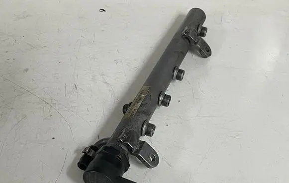 Mercedes-Benz E W211 Fuel pressure regulator A6110780449