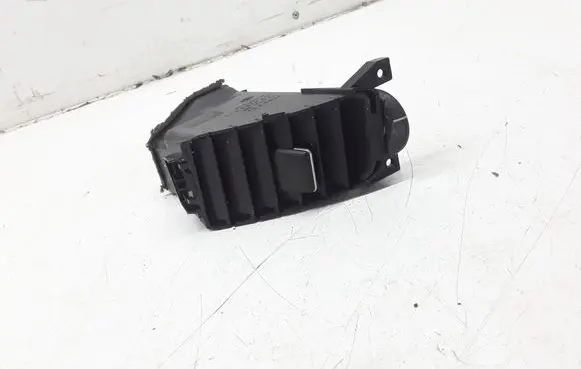 Nissan Primera Dash center air vent grill A1007035