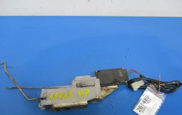 Mazda 323 Front door lock